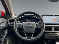 Gebraucht Ford Focus Titanium 125 PS (91 kW) 2022 Rot Limousine