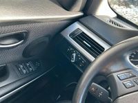 Gebraucht BMW 318 143 PS (105 kW) 2012 Schwarz Kombi