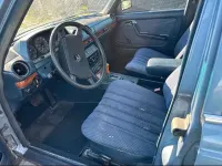 Gebraucht Mercedes 230 136 PS (100 kW) 1985 Blau Limousine