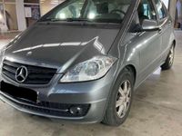 Gebraucht Mercedes A170 116 PS (85 kW) 2009 Mountaingrau  met. Kleinwagen