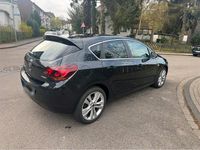 Gebraucht Opel Astra 140 PS (102 kW) 2011 Schwarz Limousine