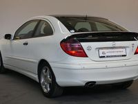 Gebraucht Mercedes C200 163 PS (119 kW) 2001 Weiß Coupé