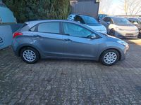 Gebraucht Hyundai i30 90 PS (66 kW) 2015 Grau Limousine