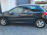 Gebraucht Peugeot 207 95 PS (69 kW) 2011 Schwarz Kleinwagen