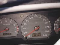 Gebraucht Volvo V40 116 PS (85 kW) 1998 Rot Kombi