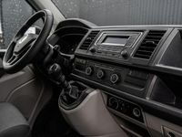 Gebraucht VW Transporter 102 PS (75 kW) 2019 Grau Van
