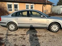 Gebraucht VW Passat 101 PS (74 kW) 1998 Silber Limousine