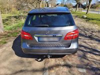 Gebraucht Mercedes B180 122 PS (89 kW) 2012 Grau Van / Kleinbus