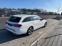 Gebraucht Mercedes E220 Avantgarde 200 PS (147 kW) 2023 Weiß Limousine