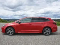 Neu Toyota Corolla 196 PS (144 kW) 2025 Rot Kombi