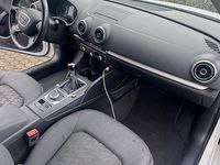 Gebraucht Audi A3 Attraction 110 PS (80 kW) 2016 Weiß Limousine