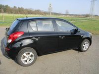 Gebraucht Hyundai i20 Edition 86 PS (63 kW) 2012 Schwarz Kleinwagen