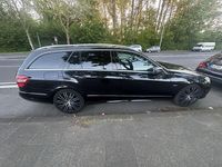 Second-hand Mercedes E200 184 CP (135 kW) 2011 Negru Berlinǎ