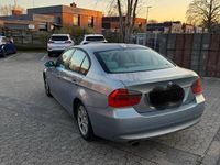 Gebraucht BMW 318 129 PS (94 kW) 2006 Grau Limousine