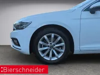 Gebraucht VW Passat 150 PS (110 kW) 2023 Weiss Kombi