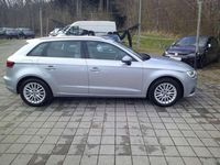 Gebraucht Audi A3 Ambiente 150 PS (110 kW) 2015 Florettsilber metallic Limousine