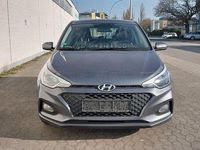 Gebraucht Hyundai i20 Select 75 PS (55 kW) 2019 Braun Kleinwagen