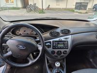 Second-hand Ford Focus 101 CP (74 kW) 2004 Albastru Hatchback