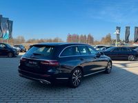 Gebraucht Mercedes E400 Avantgarde 330 PS (242 kW) 2022 Metalliclack nautikblau Kombi