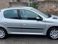 Gebraucht Peugeot 206 68 PS (50 kW) 2009 Silber Kleinwagen