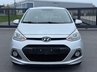 Gebraucht Hyundai i10 Edition 67 PS (49 kW) 2015 Silber Kleinwagen