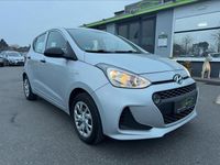 Gebraucht Hyundai i10 Classic 67 PS (49 kW) 2017 Sleek silver / met Kleinwagen