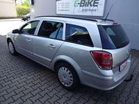 Gebraucht Opel Astra Enjoy 80 PS (58 kW) 2004 Silbermetallic Kombi