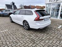 Gebraucht Volvo V90 Plus 257 PS (189 kW) 2024 Crystal white / metallic Kombi