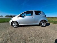 Gebraucht Toyota Aygo 63 PS (46 kW) 2009 Silber Kleinwagen