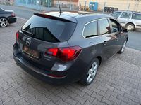 Gebraucht Opel Astra Active 140 PS (102 kW) 2012 Grau Kombi