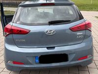 Gebraucht Hyundai i20 75 PS (55 kW) 2015 Blau Kleinwagen