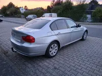 Gebraucht BMW 318 143 PS (105 kW) 2009 Silber Limousine