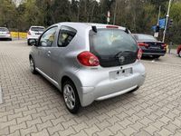 Gebraucht Toyota Aygo 68 PS (50 kW) 2006 Silber (metallic) Kleinwagen