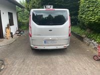 Gebraucht Ford Tourneo Titanium 155 PS (114 kW) 2013 Silber Van / Kleinbus