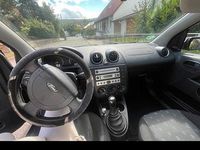 Gebraucht Ford Fiesta 69 PS (50 kW) 2005 Andere farben Kleinwagen