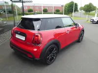 Gebraucht Mini Cooper Hatch 136 PS (100 kW) 2023 Rot Kleinwagen