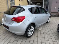Gebraucht Opel Astra 140 PS (102 kW) 2012 Silber Limousine