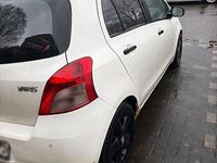 Gebraucht Toyota Yaris 87 PS (63 kW) 2007 Weiß Kleinwagen