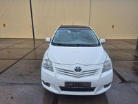 Gebraucht Toyota Verso Travel 147 PS (108 kW) 2012 Weiß Van / Kleinbus