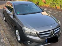 Gebraucht Mercedes A180 Style 122 PS (89 kW) 2013 Grau Limousine