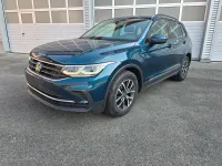 Gebraucht VW Tiguan Life 150 PS (110 kW) 2023 Nightshade blue metallic SUV