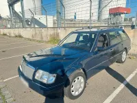 Gebraucht Mercedes E220 150 PS (110 kW) 1996 Blau Kombi