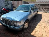 Gebraucht Mercedes E220 150 PS (110 kW) 1995 Blau Limousine