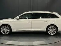 Gebraucht Skoda Superb LAURIN & KLEMENT 200 PS (147 kW) 2023 Weiss Kombi