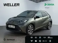 Gebraucht Toyota Aygo 72 PS (52 kW) 2024 Cardamon green / night sky black (gruen) Kleinwagen