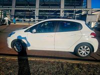 Gebraucht Peugeot 208 82 PS (60 kW) 2016 Weiß Kleinwagen