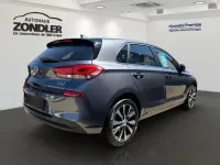 Gebraucht Hyundai i30 Intro Edition 140 PS (102 kW) 2017 Micron grey / met Limousine
