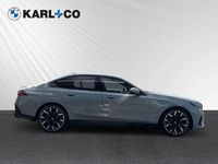 Gebraucht BMW 550e Sport Line 489 PS (359 kW) 2025 Grau Limousine