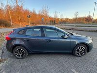 Gebraucht Volvo V40 Momentum 150 PS (110 kW) 2018 Blau Limousine