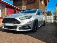 Usado Ford Focus Sport 290 CV (213 kW) 2015 Plateado Berlina